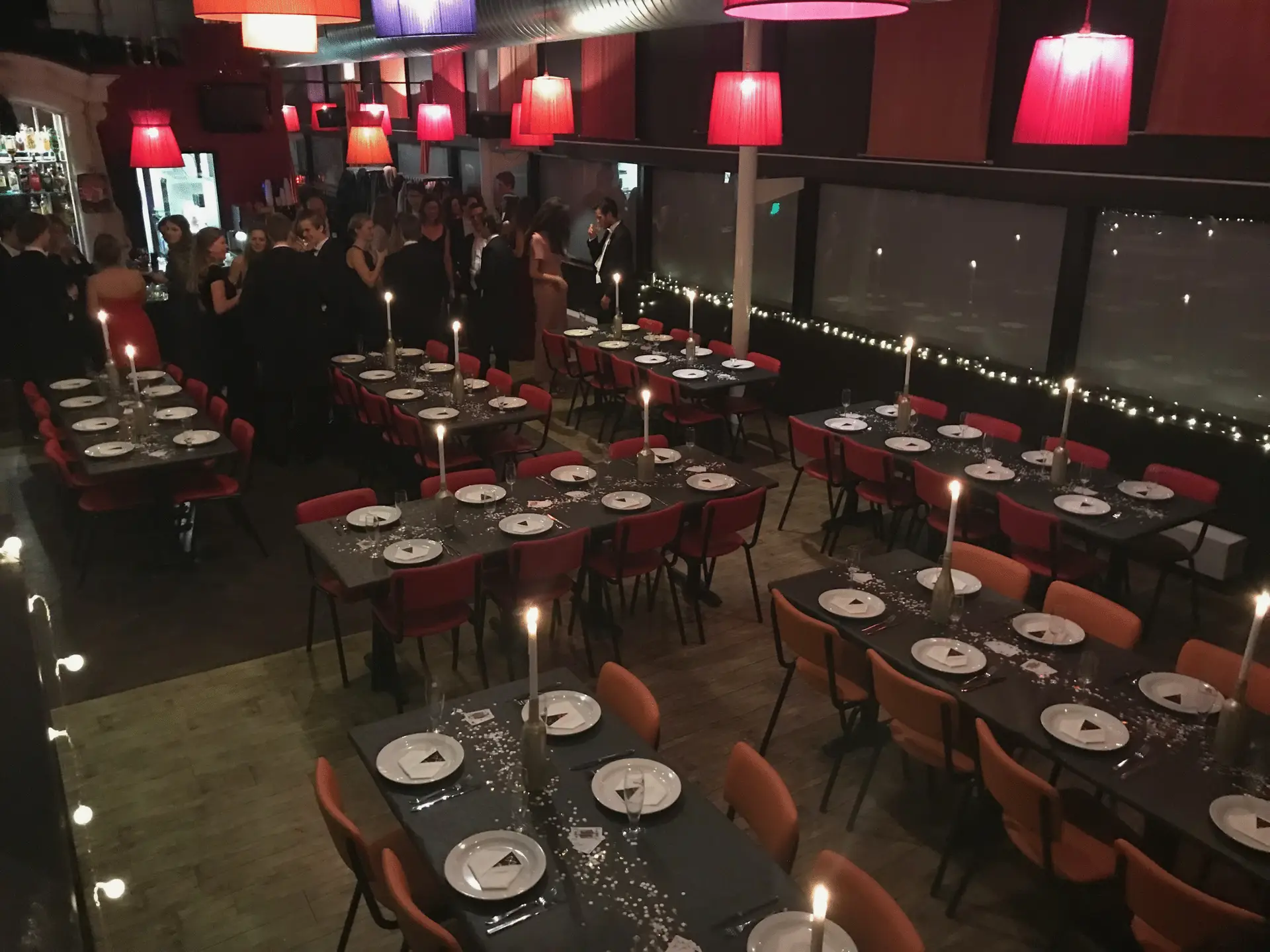 Foto van de opstelling van het gala diner tijdens een evenement bij Partycentrum Galgenwaard in Utrecht.